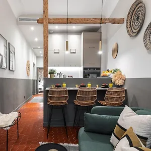 Apartment La Croix - Old Town Modern - 2 Bedrooms, Nice